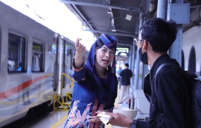 Pramugari Kereta Api di Indonesia. [Dok. KAI]